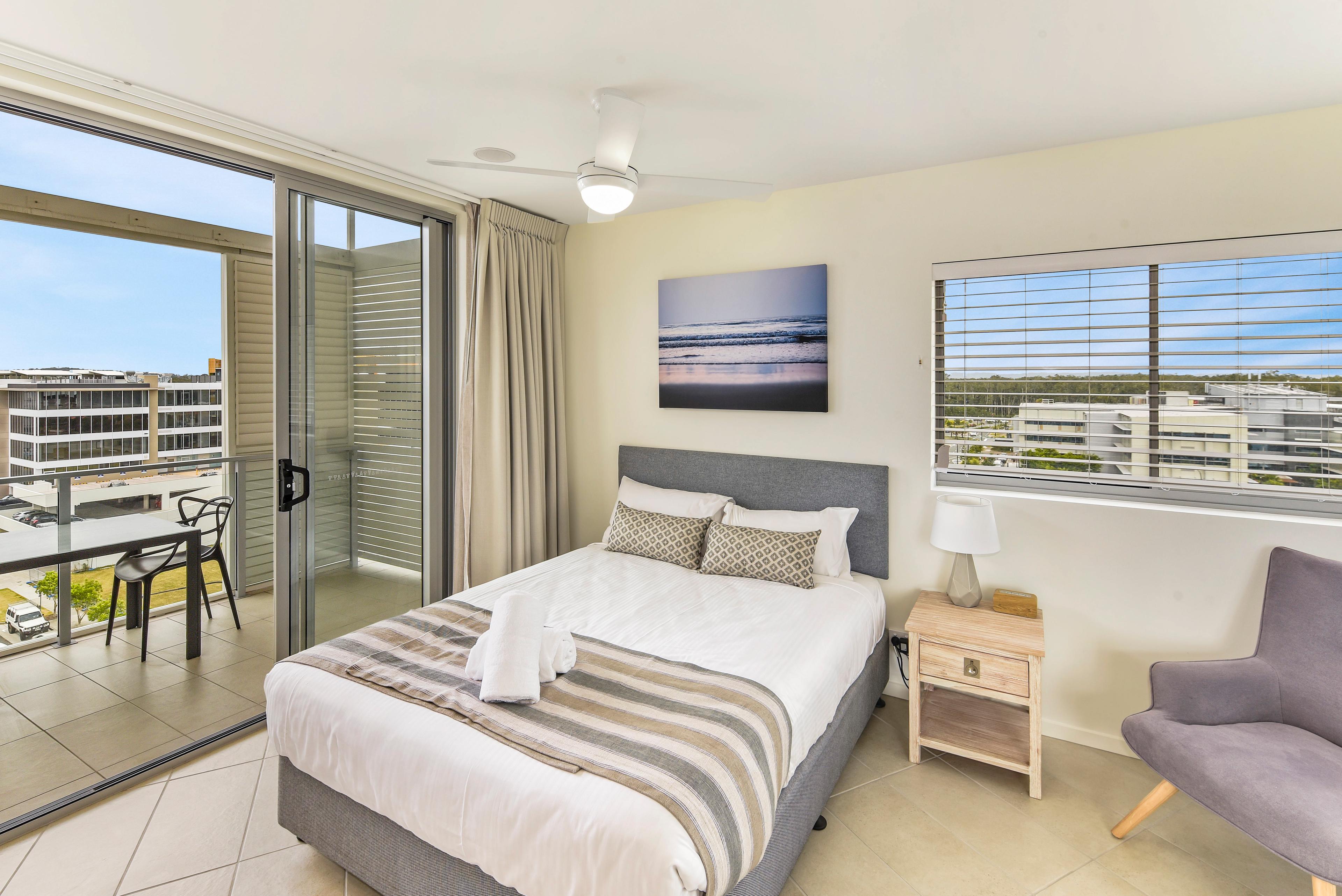 North Shore Oceanside Kawana Studio with Balcony